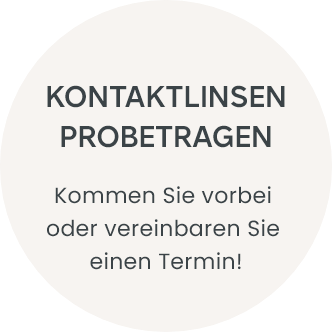 Störer mit der Aufschrift "Kontaktlinsen Probetragen - kommen Sie vorbei oder vereinbaren Sie einen Termin!"